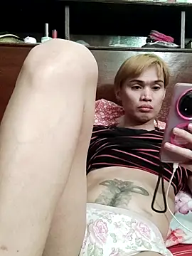 QueenSoreal online show from June 12, 2026, 4:17 pm