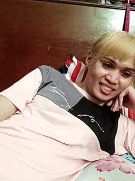 QueenSoreal online show from June 17, 2026, 2:51 pm