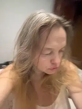 Susanel online show from November 23, 2025, 2:11 am