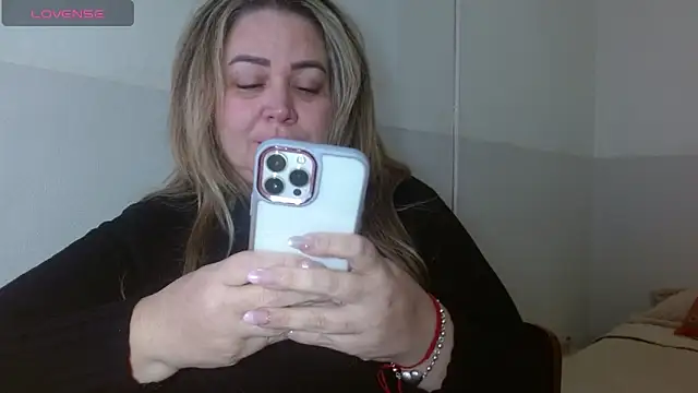 bella savati online show from September 27, 2025, 1:10 am