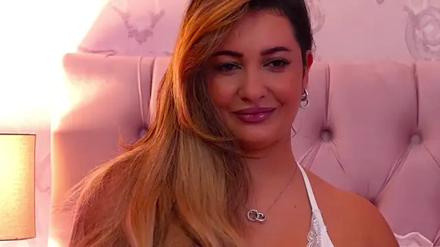 Snapshot of YaaraCollins chatting on December 13, 2025, 7:53 pm YaaraCollins online show from December 13, 2025, 7:53 pm