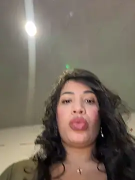 SQUIRTINGQUEEN11 online show from November 30, 2025, 2:04 am