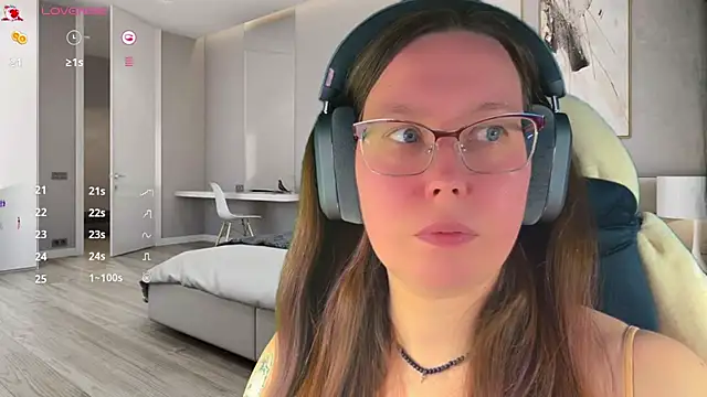 Victoria Romans online show from May 4, 2026, 1:23 am