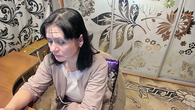 Snapshot of EVILENSA chatting on December 18, 2024, 5:10 pm EVILENSA online show from December 18, 2024, 5:10 pm