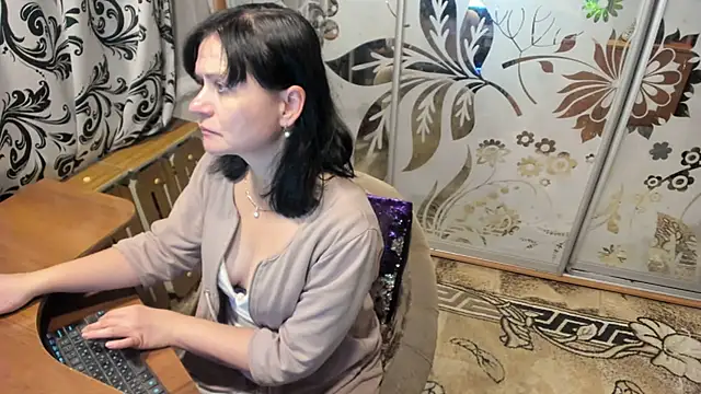 Snapshot of EVILENSA chatting on December 27, 2024, 4:54 pm EVILENSA online show from December 27, 2024, 4:54 pm