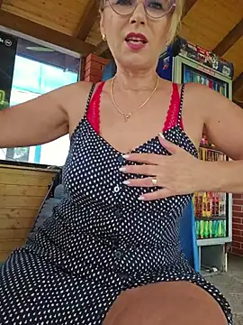 elacoquette online show from July 3, 2026, 3:18 pm