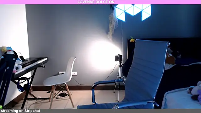 Snapshot of minarocket_ chatting on February 28, 2025, 5:15 pm minarocket  online show from February 28, 2025, 5:15 pm