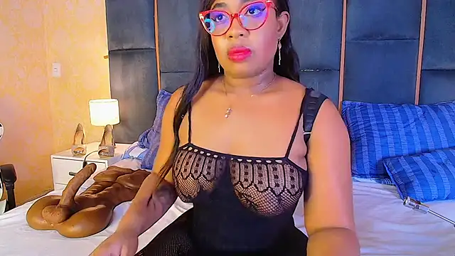 Snapshot of CaseyMoon chatting on October 15, 2025, 12:38 pm CaseyMoon online show from October 15, 2025, 12:38 pm