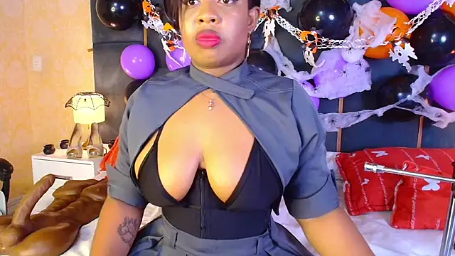 Snapshot of CaseyMoon chatting on October 25, 2025, 12:45 pm CaseyMoon online show from October 25, 2025, 12:45 pm