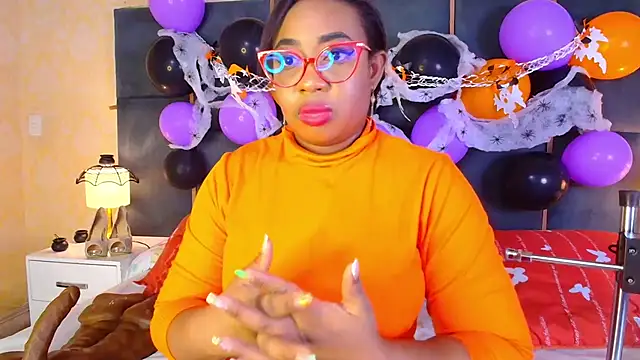 Snapshot of CaseyMoon chatting on October 27, 2025, 12:31 pm CaseyMoon online show from October 27, 2025, 12:31 pm