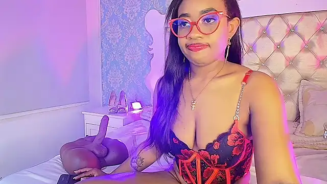 Snapshot of CaseyMoon chatting on June 6, 2026, 12:54 pm CaseyMoon online show from June 6, 2026, 12:54 pm