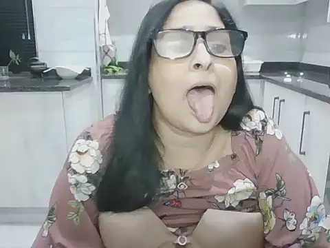 Snapshot of Indiankushy chatting on July 22, 2026, 5:38 pm Indiankushy online show from July 22, 2026, 5:38 pm