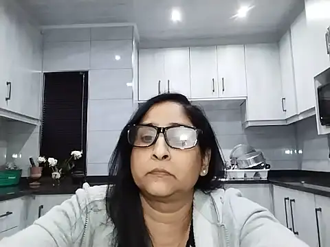 Snapshot of Indiankushy chatting on August 5, 2026, 6:33 pm Indiankushy online show from August 5, 2026, 6:33 pm