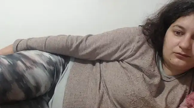 Snapshot of flowerlauren chatting on February 13, 2025, 5:26 am flowerlauren online show from February 13, 2025, 5:26 am