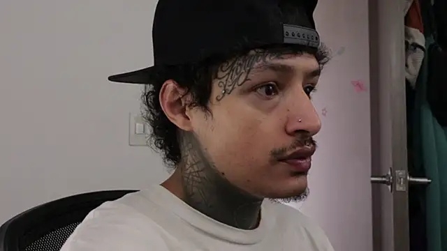 Snapshot of trieone chatting on September 13, 2025, 11:54 am trieone online show from September 13, 2025, 11:54 am