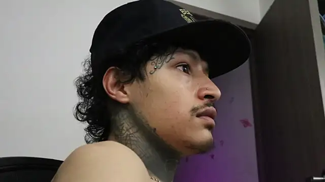 Snapshot of trieone chatting on October 16, 2025, 11:17 pm trieone online show from October 16, 2025, 11:17 pm