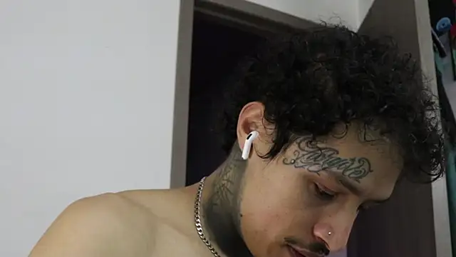 Snapshot of trieone chatting on October 22, 2025, 1:39 am trieone online show from October 22, 2025, 1:39 am