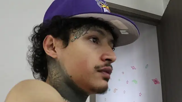 Snapshot of trieone chatting on October 22, 2025, 7:57 pm trieone online show from October 22, 2025, 7:57 pm