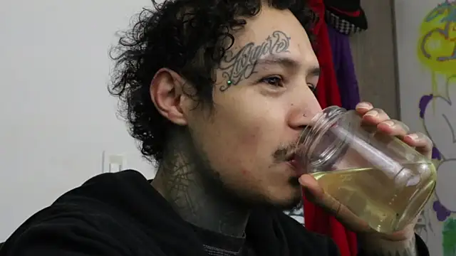 Snapshot of trieone chatting on October 30, 2025, 9:00 am trieone online show from October 30, 2025, 9:00 am