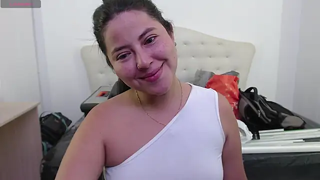 Snapshot of AliceMuller chatting on December 11, 2024, 1:37 am AliceMuller online show from December 11, 2024, 1:37 am