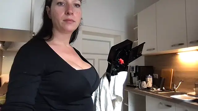 Viola Beck online show from September 15, 2025, 7:52 am