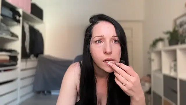 Viola Beck online show from February 15, 2026, 10:58 am