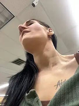 Snapshot of lolabunny9 chatting on December 21, 2024, 6:23 pm lolabunny9 online show from December 21, 2024, 6:23 pm