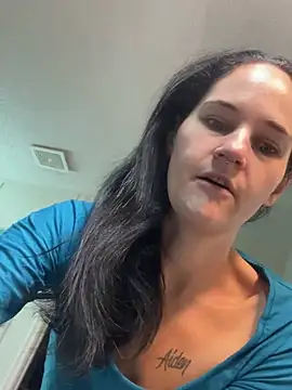 Snapshot of lolabunny9 chatting on January 15, 2025, 2:56 pm lolabunny9 online show from January 15, 2025, 2:56 pm