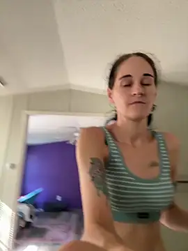 Snapshot of lolabunny9 chatting on September 18, 2025, 1:57 pm lolabunny9 online show from September 18, 2025, 1:57 pm