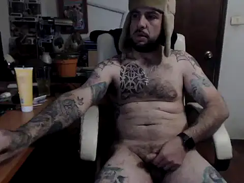 Snapshot of pose14 chatting on July 7, 2026, 6:47 am pose14 online show from July 7, 2026, 6:47 am