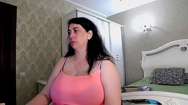 Evelyn Shy online show from May 11, 2026, 9:26 am
