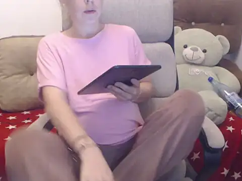 Aliss Hottie online show from October 9, 2025, 8:45 am