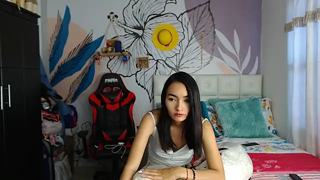 Snapshot of LinzyBaner chatting on December 5, 2024, 9:28 pm LinzyBaner online show from December 5, 2024, 9:28 pm