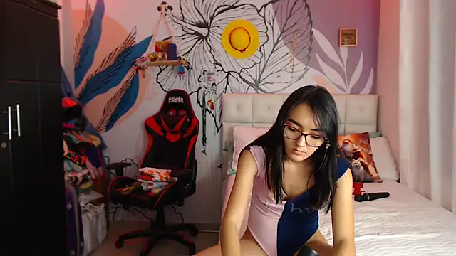 Snapshot of LinzyBaner chatting on December 16, 2024, 12:26 am LinzyBaner online show from December 16, 2024, 12:26 am