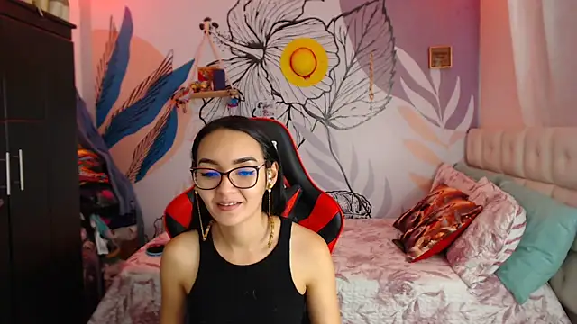 Snapshot of LinzyBaner chatting on January 8, 2025, 1:00 am LinzyBaner online show from January 8, 2025, 1:00 am