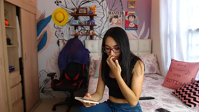 Snapshot of LinzyBaner chatting on March 7, 2025, 10:10 pm LinzyBaner online show from March 7, 2025, 10:10 pm