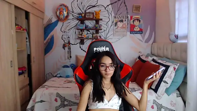 Snapshot of LinzyBaner chatting on October 7, 2025, 10:07 pm LinzyBaner online show from October 7, 2025, 10:07 pm