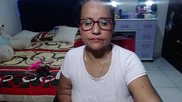 pervert mommy  online show from May 4, 2026, 10:33 am