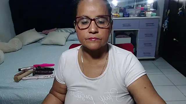 pervert mommy  online show from May 14, 2026, 11:50 am