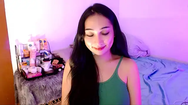 Snapshot of SweetLilly_18 chatting on October 24, 2025, 1:46 am SweetLilly 18 online show from October 24, 2025, 1:46 am