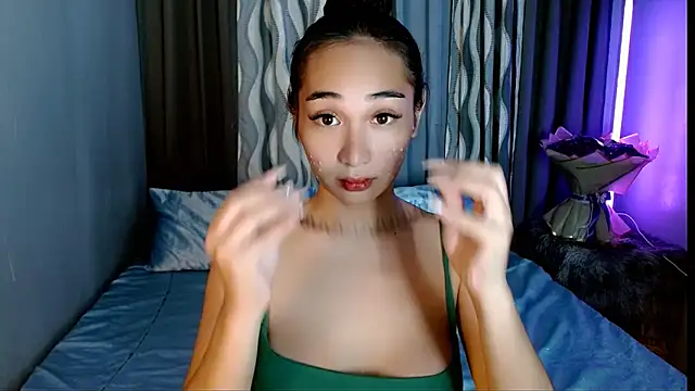 SweetLilly 18 online show from May 13, 2026, 2:42 am