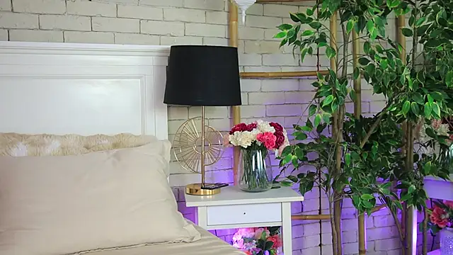 EmillyBronte online show from May 1, 2026, 7:18 pm