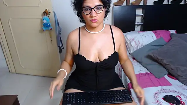 Snapshot of GlendaStarx chatting on February 13, 2025, 9:17 pm GlendaStarx online show from February 13, 2025, 9:17 pm