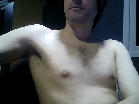 gauchors20 online show from November 30, 2025, 2:26 am