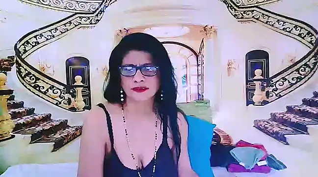 Snapshot of IndianAllure chatting on December 25, 2024, 5:58 am IndianAllure online show from December 25, 2024, 5:58 am