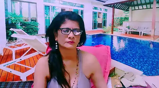 Snapshot of IndianAllure chatting on December 30, 2024, 5:58 am IndianAllure online show from December 30, 2024, 5:58 am