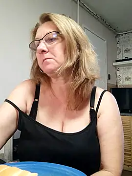 Snapshot of Elza01 chatting on October 17, 2025, 6:27 am Elza01 online show from October 17, 2025, 6:27 am