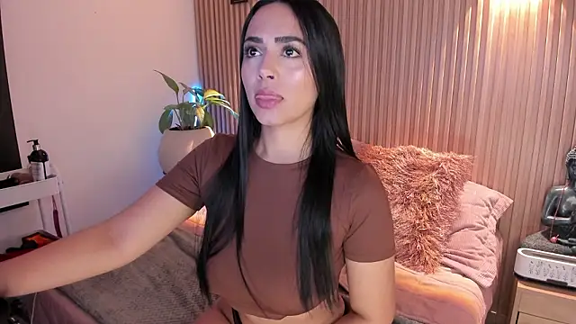 Snapshot of AMELIE_xx chatting on February 21, 2026, 2:45 am AMELIE xx online show from February 21, 2026, 2:45 am