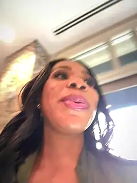 Snapshot of Belle___ chatting on October 12, 2025, 2:38 pm Belle online show from October 12, 2025, 2:38 pm