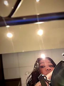 Snapshot of Belle___ chatting on October 19, 2025, 2:40 pm Belle online show from October 19, 2025, 2:40 pm